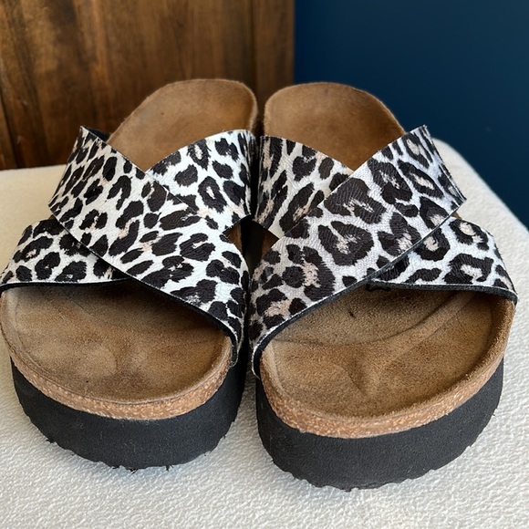 Like new Birkenstock Papillio animal print sandals, size 37. - Picture 4 of 6